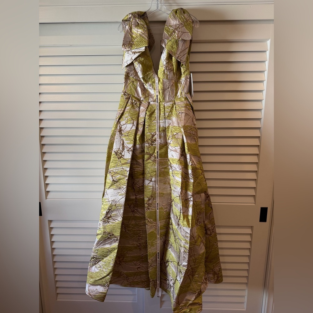 *NWT* Mac Duggal Lemon Green Metallic V-Neck Maxi Gown - Picture 6 of 16